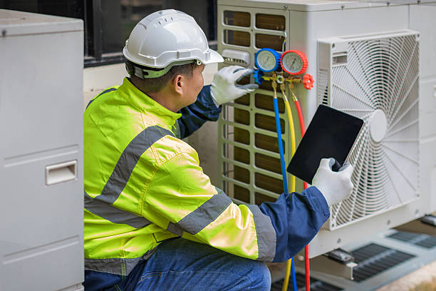 Professional Hvac Installation technician working in Ivanhoe, CA